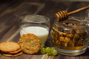 Co je¶æ, ¿eby lepiej spaæ? [Jedzenie na sen, ©  work2506 - Fotolia.com]