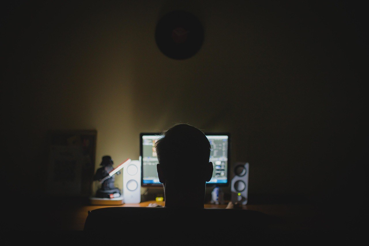 Godziny spêdzone w pozycji siedz±cej zagra¿aj± twojemu zdrowiu i ¿yciu [fot. tookapic from Pixabay]